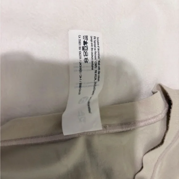 Lululemon Wundermost Ultra-Soft Nulu Hip Length Cream Crewneck Shirt Size XS - Picture 8 of 8